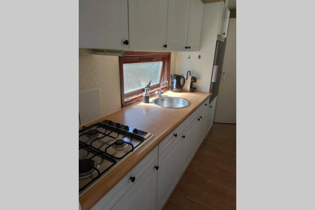 皮滕Een Gezellige Chalet Met Zonnige Buitenruimte Op De Veluwe!别墅 外观 照片