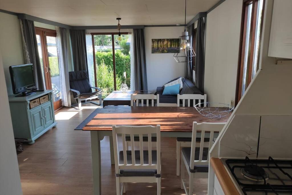 皮滕Een Gezellige Chalet Met Zonnige Buitenruimte Op De Veluwe!别墅 外观 照片